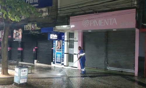 Saae-BM realiza limpeza e lavação em pontos centrais de Barra Mansa nesta madrugada